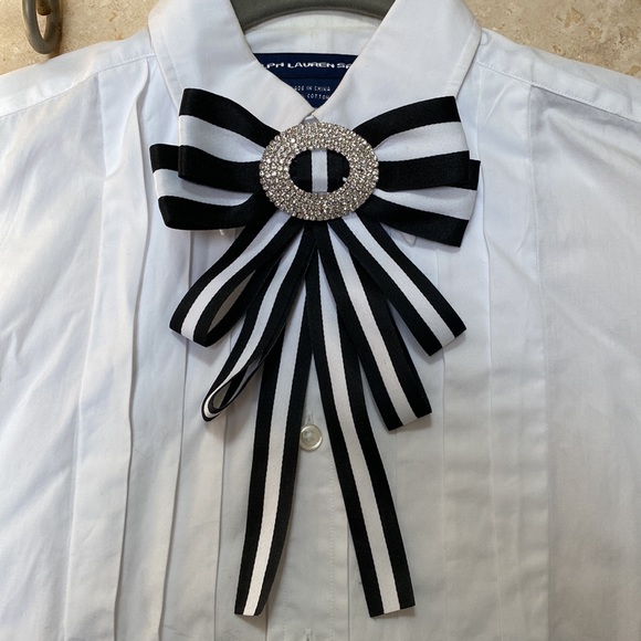 Elegant Bow Accent Black and White - Picture 2 of 6